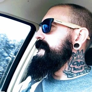 Meet your Posher, Levi